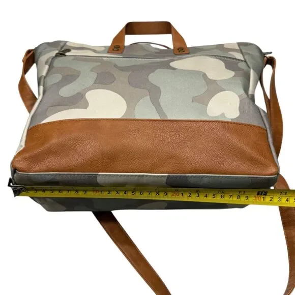 Thirty-one Step Up Tote in Soft Camo Large Tote Bag Crossbody Handles And Straps - Picture 13 of 16